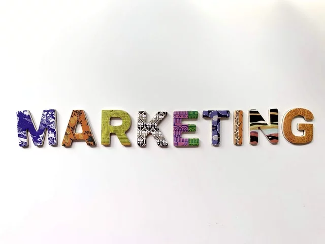Na czym polega różnica między marketingiem a brandingiem?
